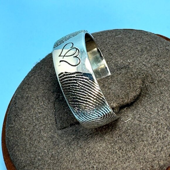VTG Solid Sterling Silver 925 Fingerprint Design Heart Band 6mm Ring Size 6 - Picture 3 of 9